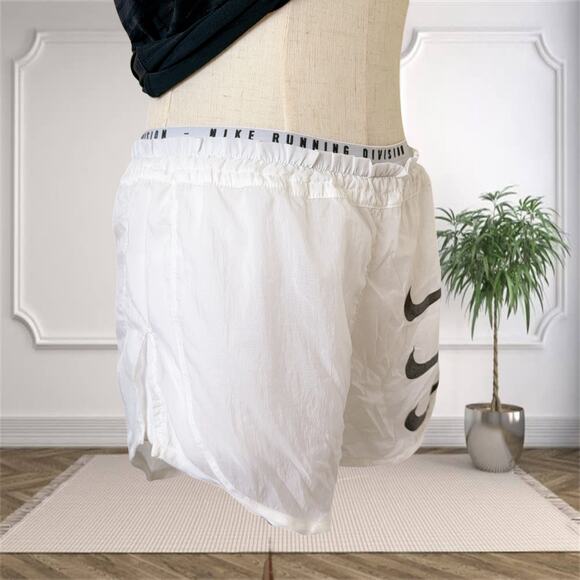 Women's Nike Tempo Luxe Run Division Women's 2-In-1 Running Shorts (White S) - Picture 2 of 11